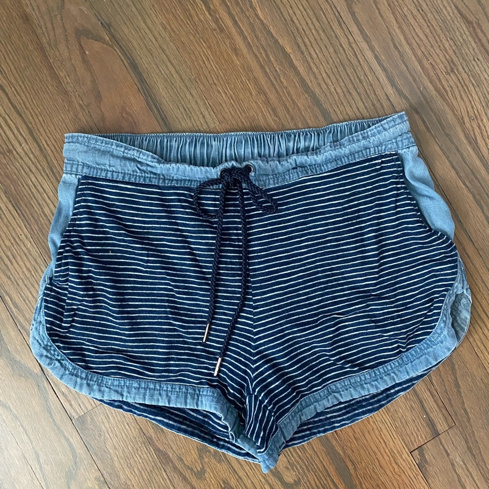 Women’s BDG stripes shorts